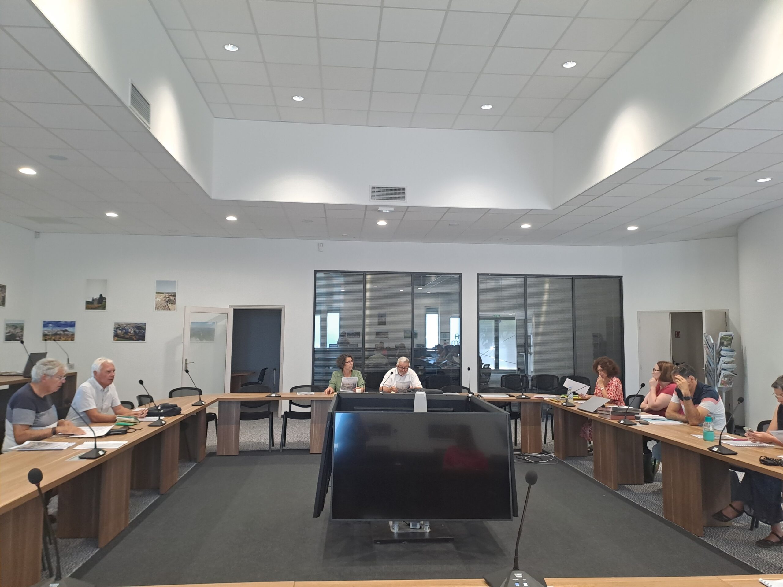 Le Bureau élargi du Pays s'est réuni à Magalas pour parler des actualités du syndicat mixte du Pays à Magalas dans les locaux de la Communauté de communes Les Avant-Monts