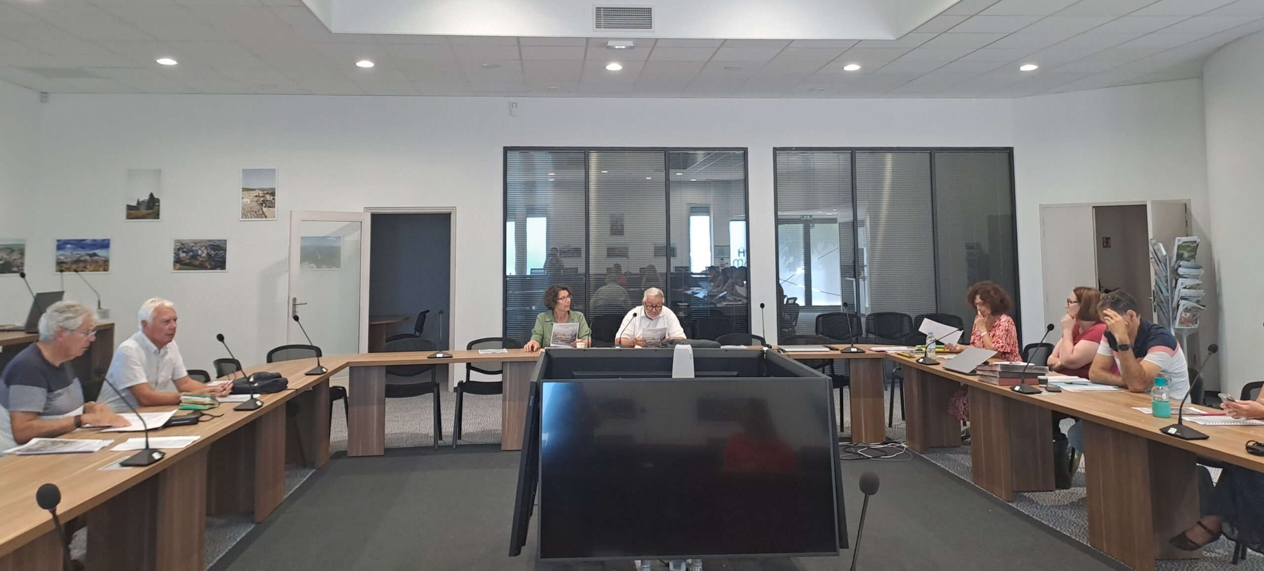 Le Bureau élargi du Pays s'est réuni à Magalas pour parler des actualités du syndicat mixte du Pays à Magalas dans les locaux de la Communauté de communes Les Avant-Monts