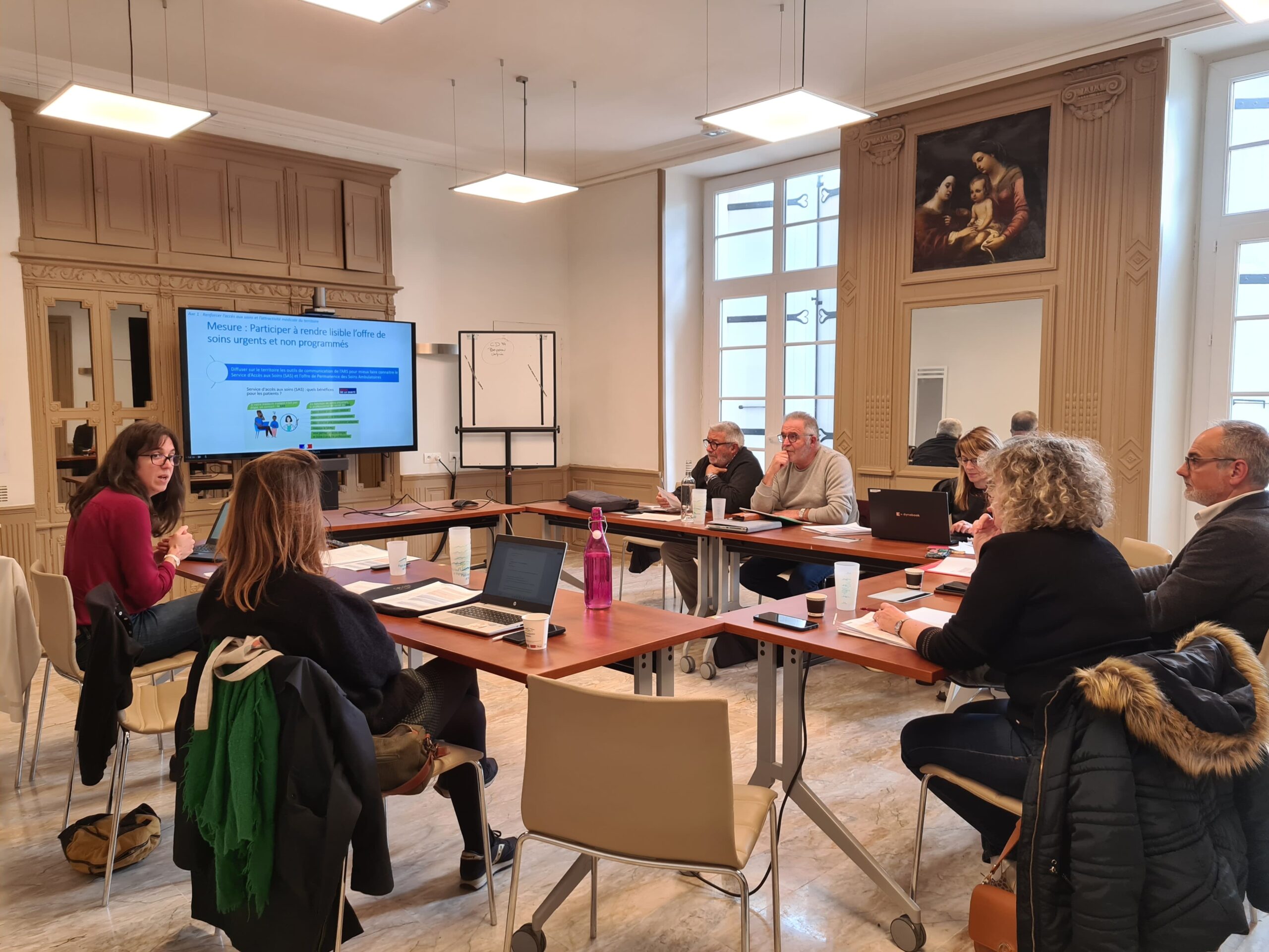 Laure Abadie coordonnatrice du contrat local de santé du Pays accompagnée de Josian Cabtol élu référent Santé du Pays et de Jean Arcas, président du PAys à la rencontre des partenaires au domaine de Baysssan à Béziers