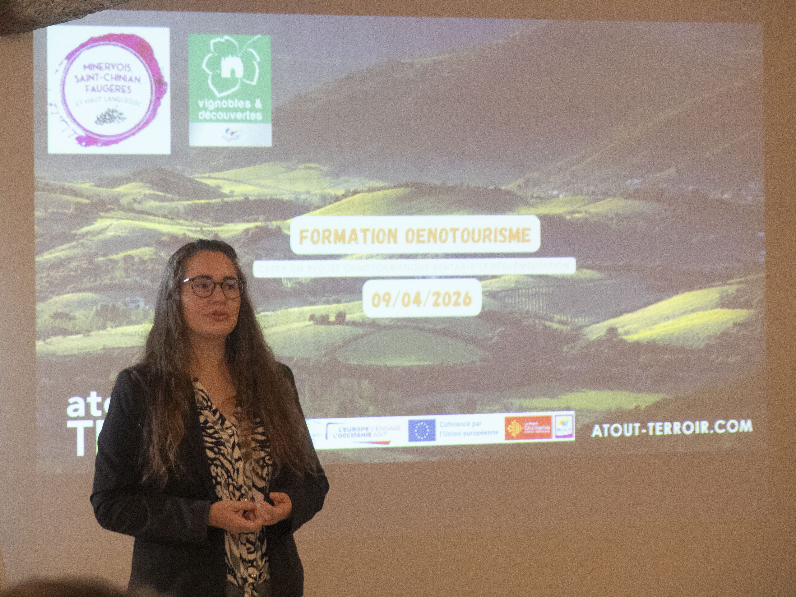 Adeline Bacabe, chargée de mission onetourisme présente la formation et la journée aux participants