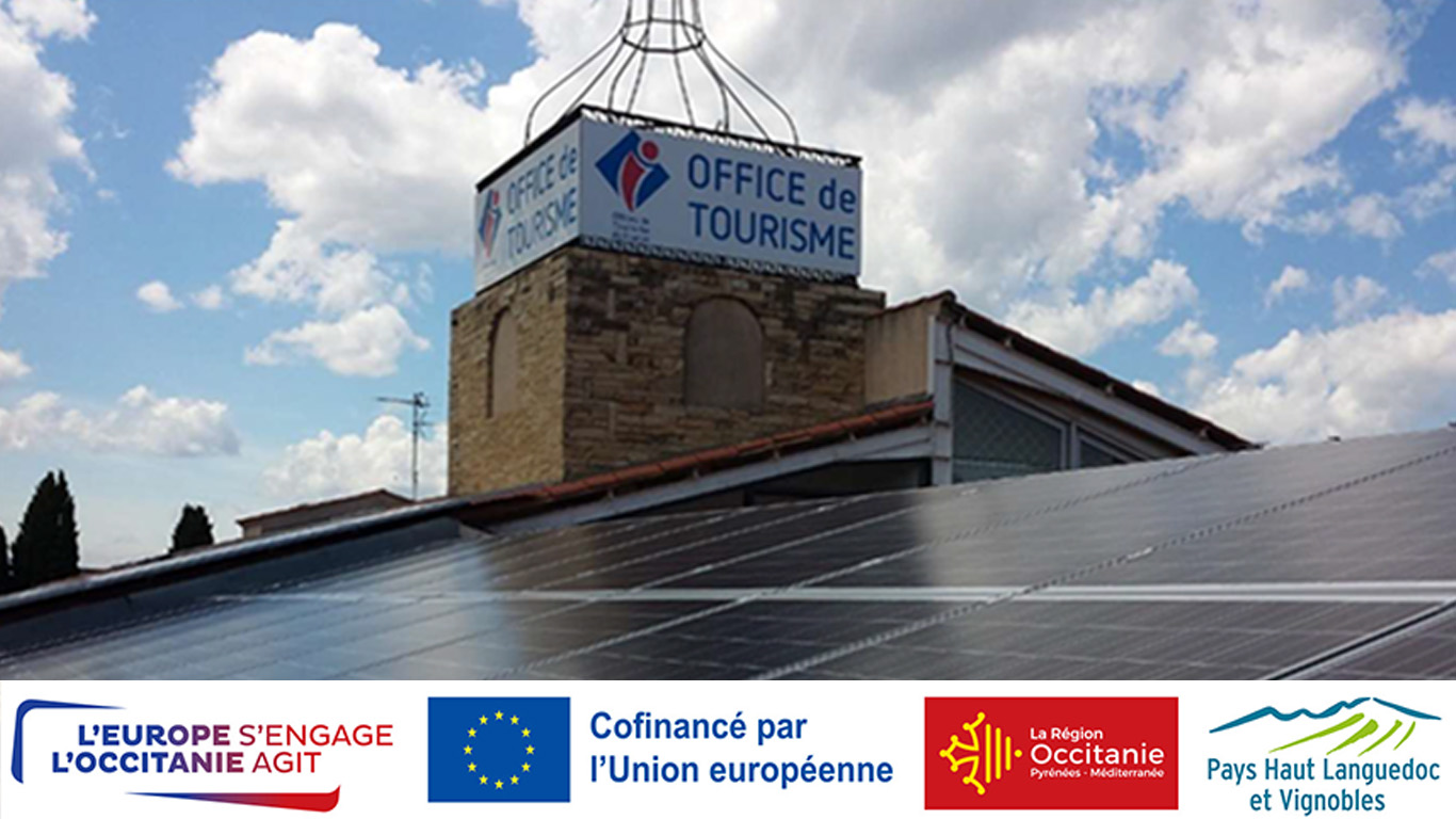 Panneaux photovoltaïques sur un bâtiment public